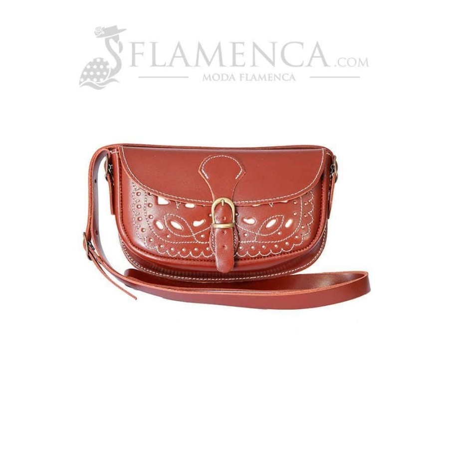 Bolso-bandolera de señora en piel picado marrón con fondo blanco Villamanrique