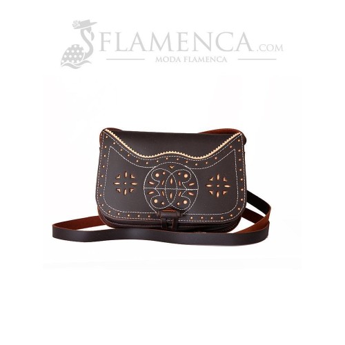 Bolso-bandolera de señora en piel marrón engrasado con fondo beige