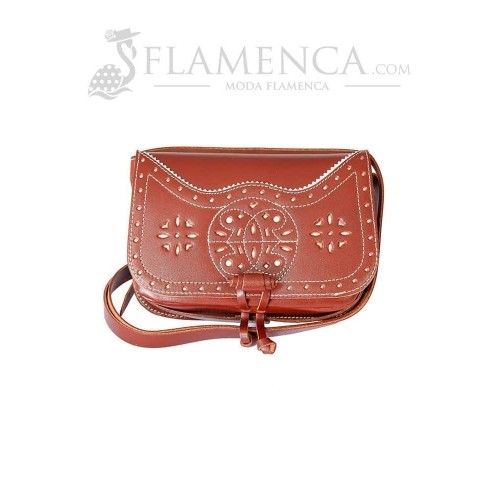 Bolso-bandolera de señora en piel marrón con fondo blanco