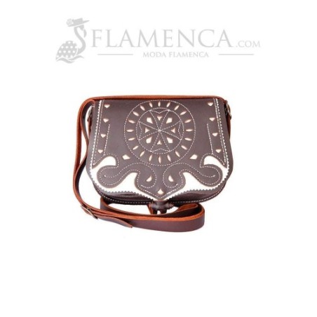 Bolso-bandolera de señora en piel picado marrón engrasado con fondo blanco