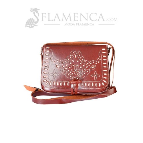 Bolso-bandolera de señora en piel marrón con fondo blanco