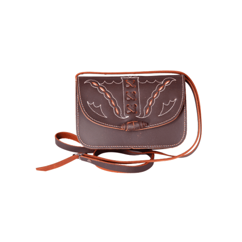 Bolso-bandolera de señora en piel marrón engrasado con fondo blanco