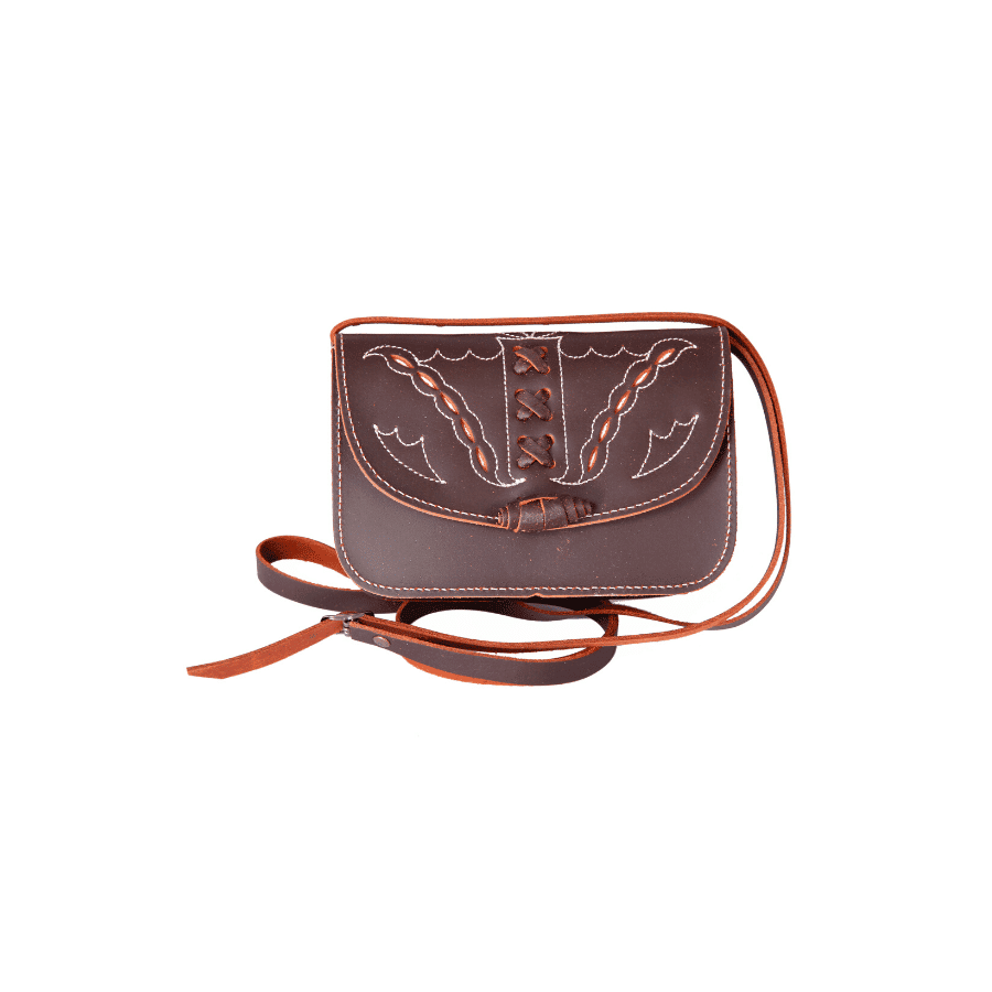 Bolso-bandolera de señora en piel marrón engrasado con fondo blanco