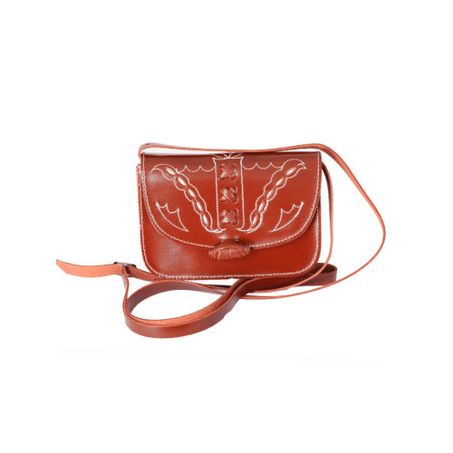 Bolso-bandolera de señora en piel marrón con fondo blanco