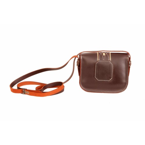 Bolso-bandolera rociero de piel color Engrasado con fondo Crema Coria