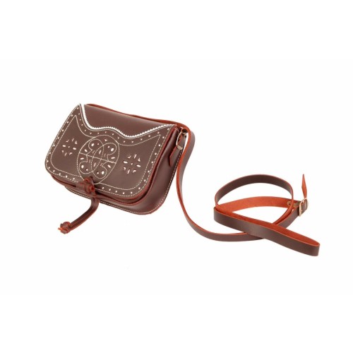 Bolso-bandolera rociero de piel color Engrasado con fondo Blanco
