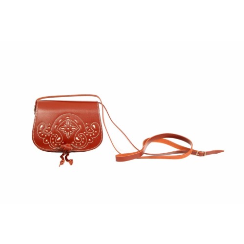Bolso-bandolera para el Rocío en piel color Marrón con fondo Blanco