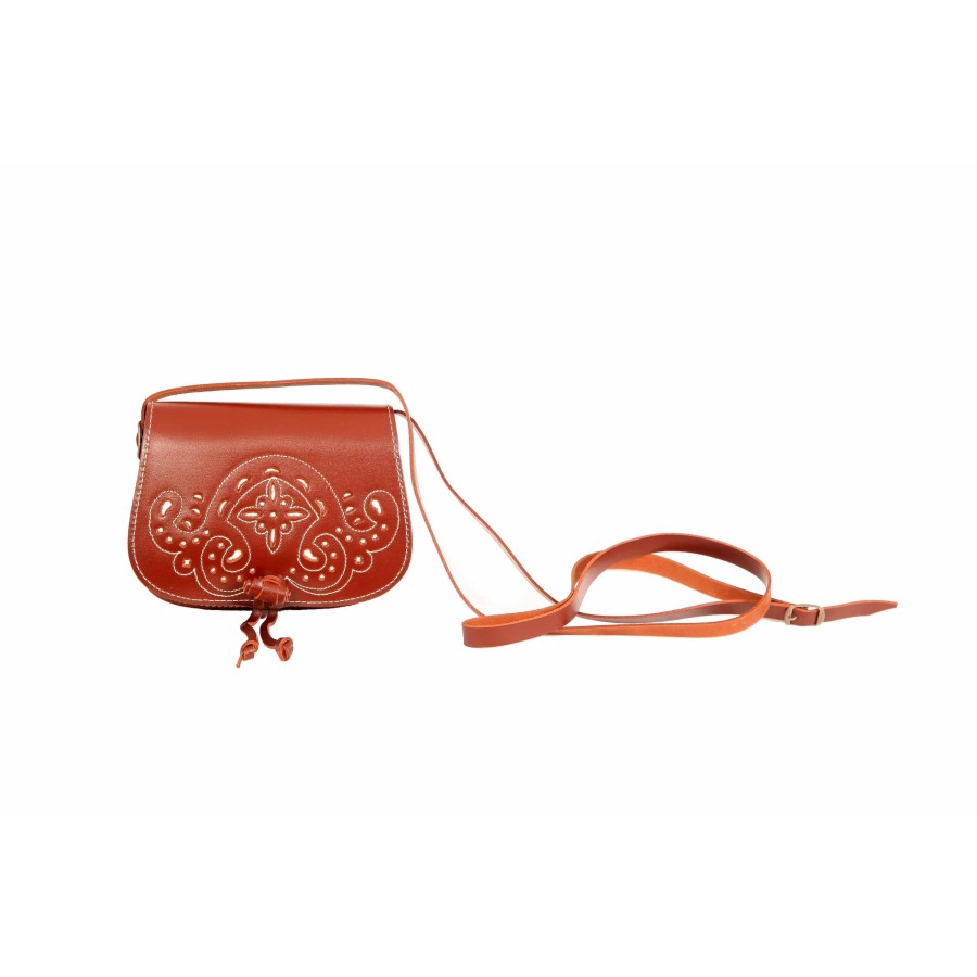 Bolso-bandolera para el Rocío en piel color Marrón con fondo Blanco