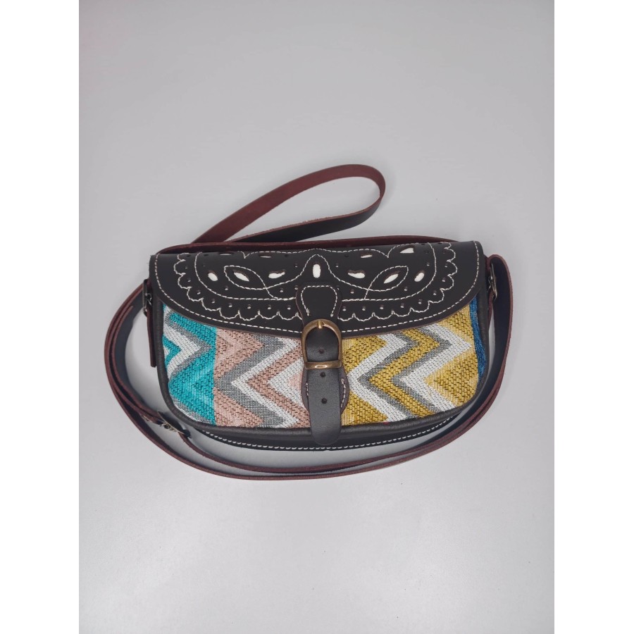 Bolso-bandolera rociero de piel color Engrasado estampado de rayas Almonte