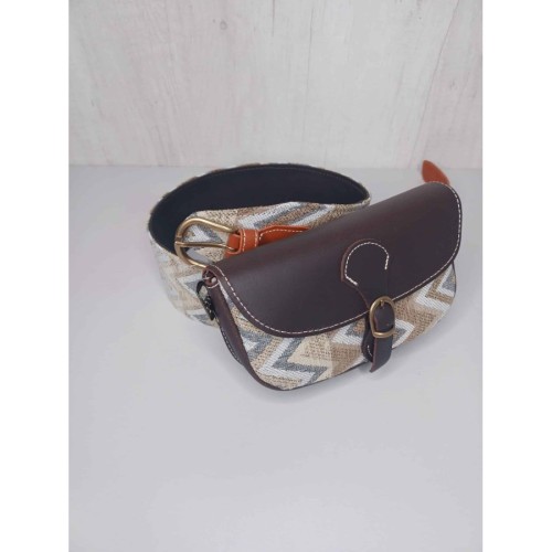 Bolso-bandolera rociero de piel color Engrasado estampado en tonos neutros Matalascañas
