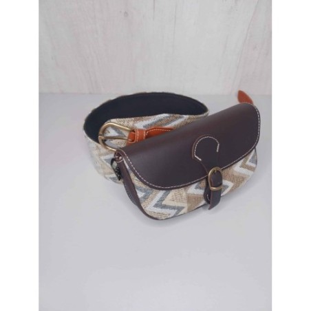 Bolso-bandolera rociero de piel color Engrasado estampado en tonos neutros Matalascañas