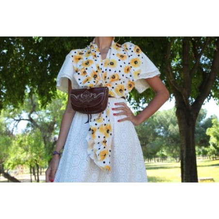 Bolso-bandolera de piel color Marrón Engrasado con fondo Blanco