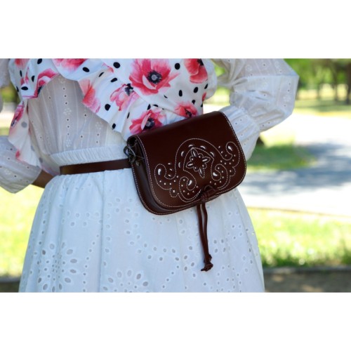 Bolso-bandolera de piel color Marrón Engrasado con fondo Blanco