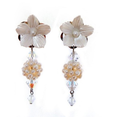 Pendientes de novia con cristal facetado y porcelana fría en color blanco