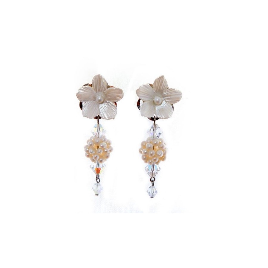 Pendientes de novia con cristal facetado y porcelana fría en color blanco