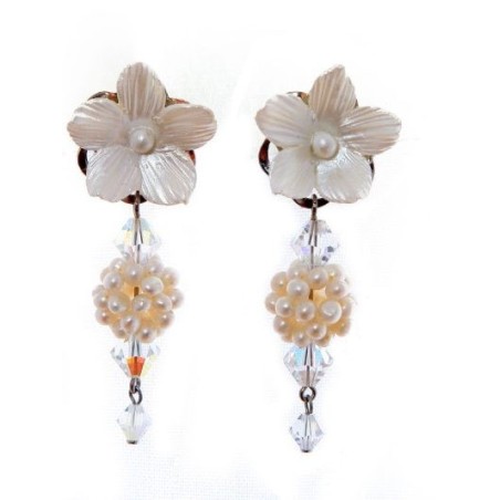 Pendientes de novia con cristal facetado y porcelana fría en color blanco