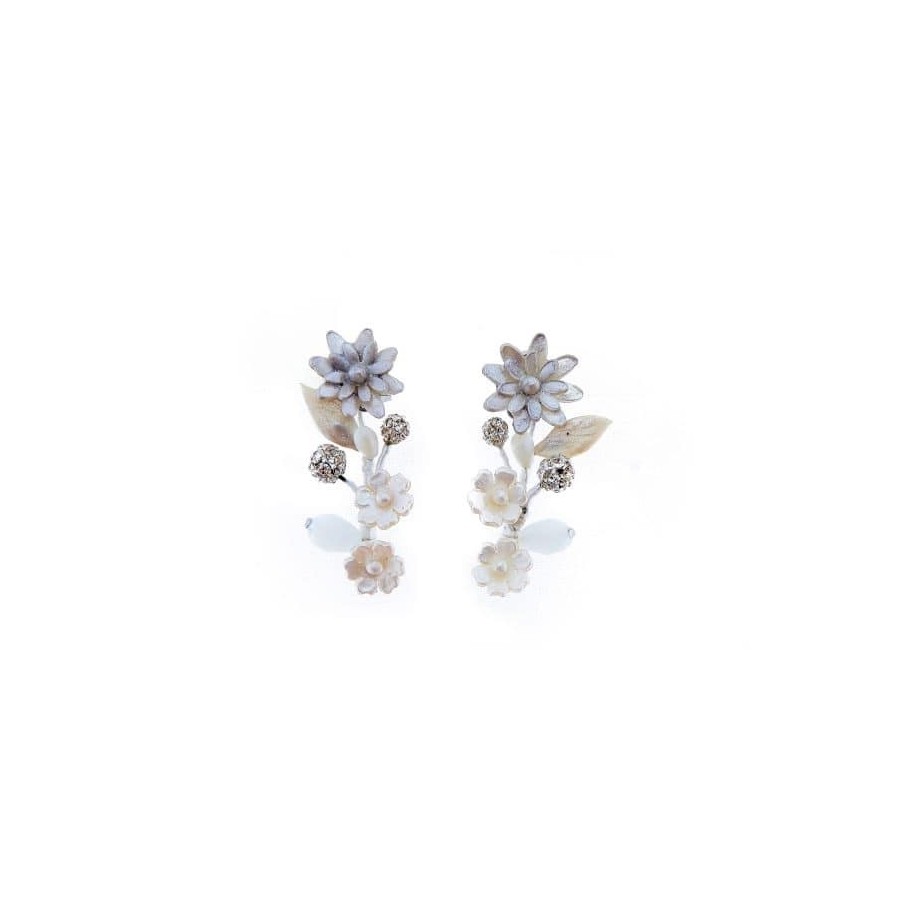 Pendientes de novia de aspecto floral blanco y plateado con cristal de Swarosvki